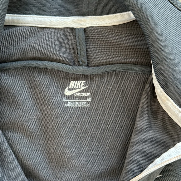 Woman’s Nike Sweater - Picture 3 of 4